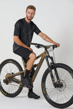 Load image into Gallery viewer, A sapatilha de mountain bike XC Vortek Explorer é ideal para quem procura uma sapatilha MTB leve e de alto rendimento. Elas são fabricadas para te manter confortável em trilhas longas e duras, além de fornecer excelente transferência de força. Compatível com qualquer taco tipo SPD.